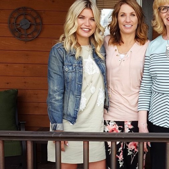 Pale green dress with lace overlay - Picture 1 of 6